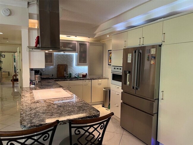 Building Photo - 639 W Oakland Park Blvd