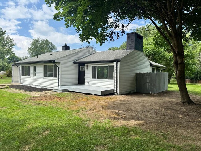 Building Photo - 2BD-1BTH HOME | NEWLY RENOVATED | WEST BLO...