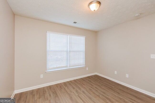 Building Photo - 80 Meadowbrook Ct