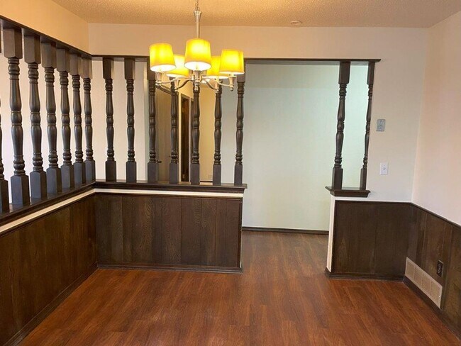 Building Photo - Beautiful 3 bed home for rent in Midwest C...