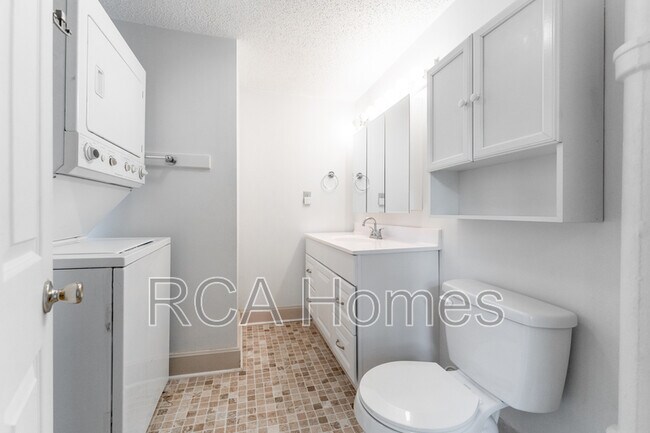 Building Photo - 1603 Woodlawn Ave
