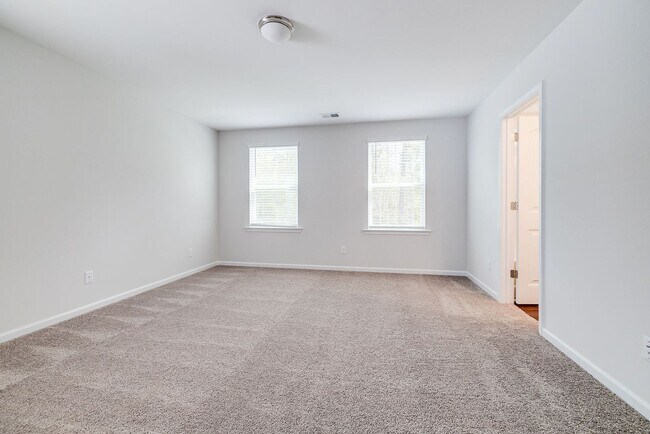 Building Photo - 4 bed, 2.5 bathroom spacious home in Pooler!