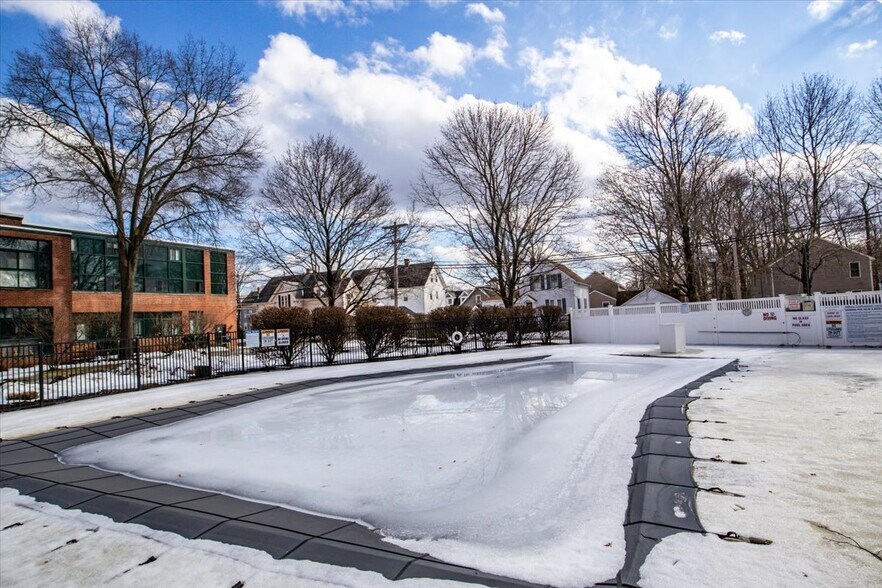 Building Photo - 150 Rumford Ave