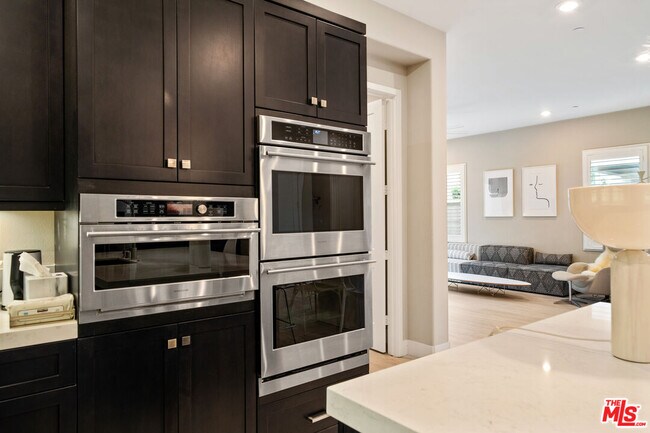 Building Photo - 101 Turnstone