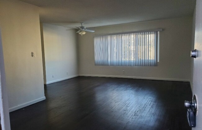 Building Photo - 2320 Glendale Blvd