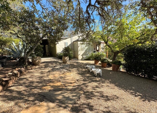 Building Photo - 926 Champion Ln