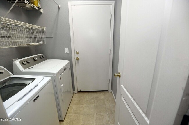 Building Photo - 11217 W Edgemont Ave