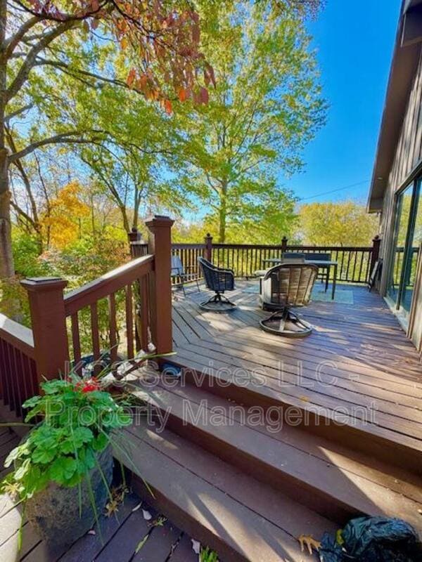 Building Photo - 615 E 101st Terrace