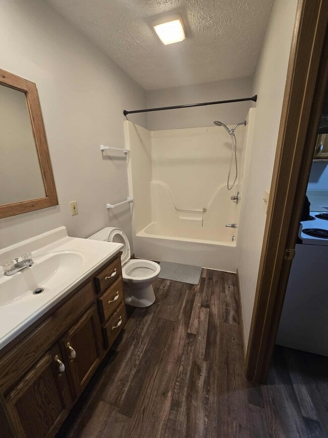 Building Photo - 115 Holly Dr