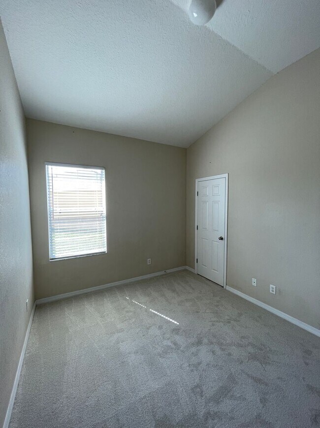 Building Photo - 213 Tower View Dr W