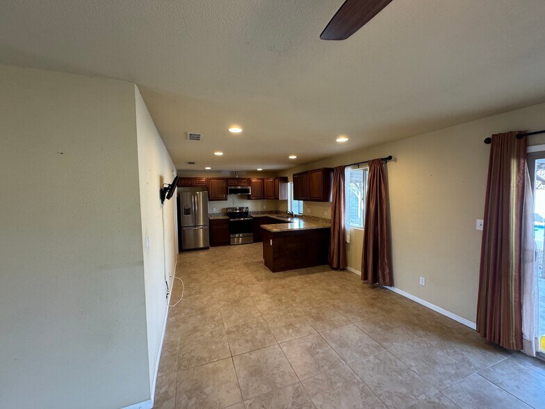 Building Photo - 2058 E Fremont Dr