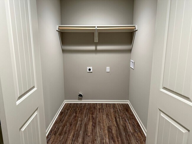 Building Photo - Single Level 2 Bed | 2 Bath | 2 Car Garage Attached Villa in Blue Springs