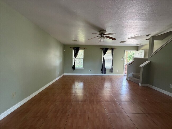 Building Photo - 2615 Meiko Dr