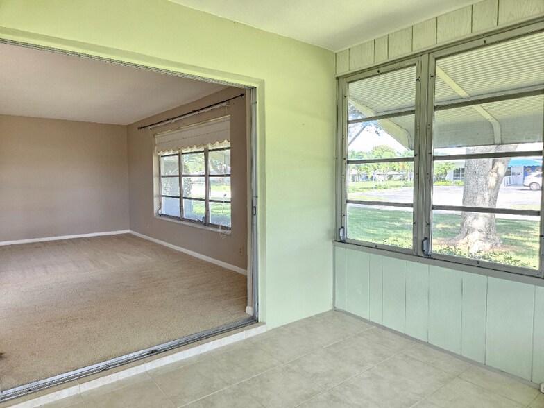 Building Photo - 277 W High Point Ct