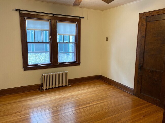 Building Photo - 1034 Saint Clair Ave