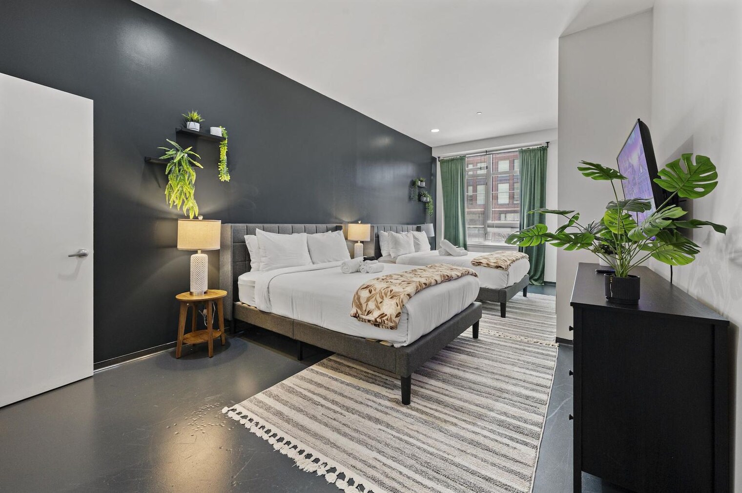 Building Photo - 160 E Berkeley St