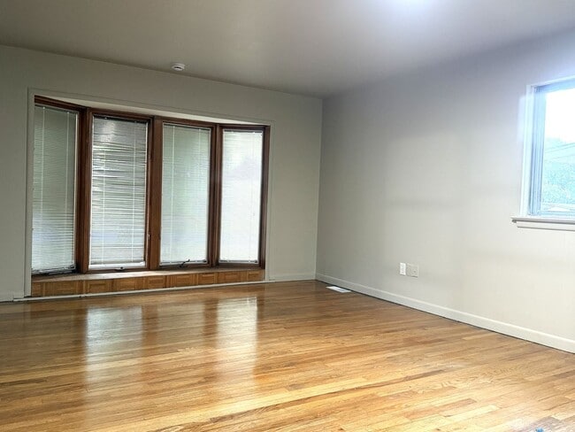 Building Photo - Florissant - 3 Bed 1-1/2 Bath with Partial...