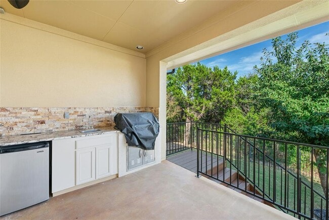 Building Photo - 404 Highland Village Dr