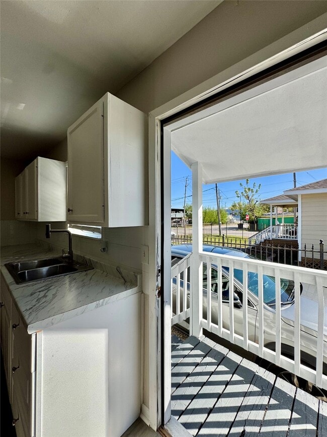 Building Photo - 303 Enid St