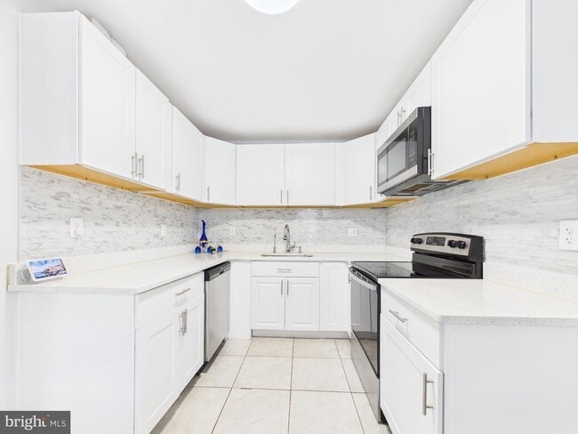 Building Photo - 913 Brooke Rd
