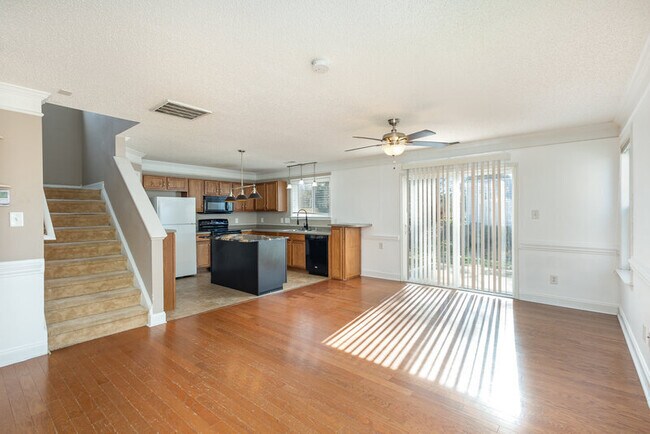 Building Photo - 13716 Riding Hill Ave