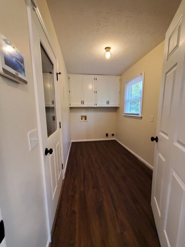 Building Photo - 6608 Autumnleaf Dr