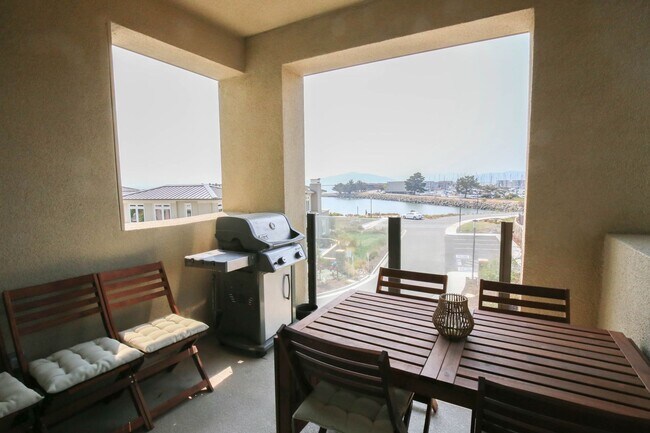 Building Photo - Enjoy Bay Views And Trails In This Newer Modern 3 Bedroom Home