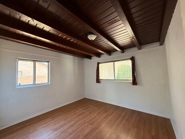 Building Photo - 2834 Montclaire Dr NE