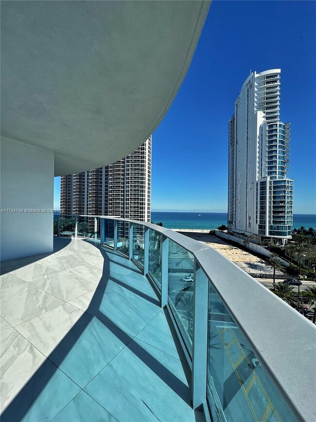 Building Photo - 17550 Collins Ave