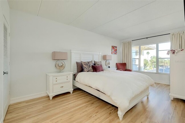 Building Photo - 3806 Gulf of Mexico Dr