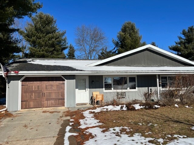 Building Photo - 326 Green Meadow Dr