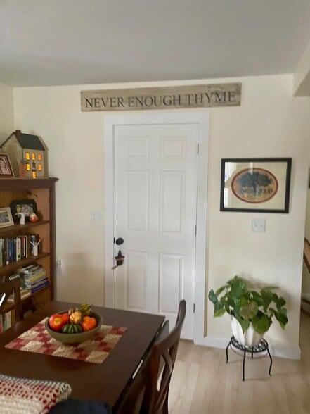 Building Photo - 3 Beckett St