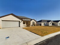 Building Photo - " Charming 3-Bedroom 2 Bathroom"