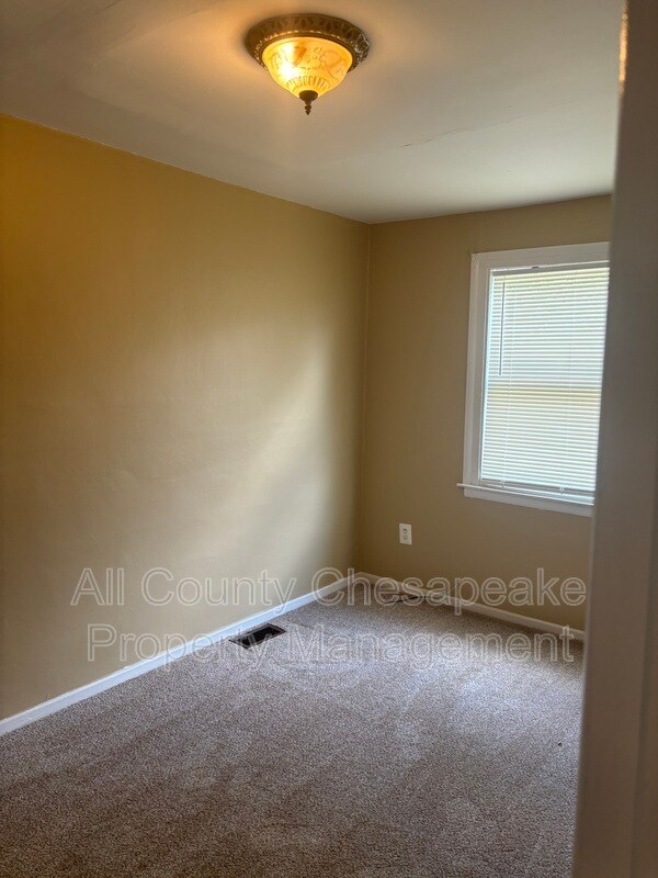 Building Photo - 2825 Eastshire Dr