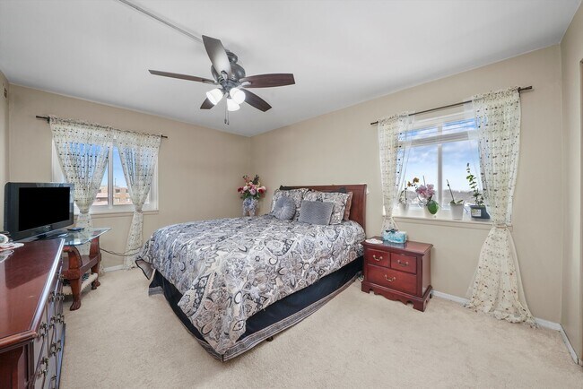 Building Photo - 1460 Fairlane Dr