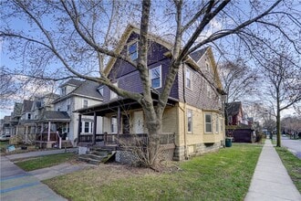 Building Photo - 459 Parsells Ave