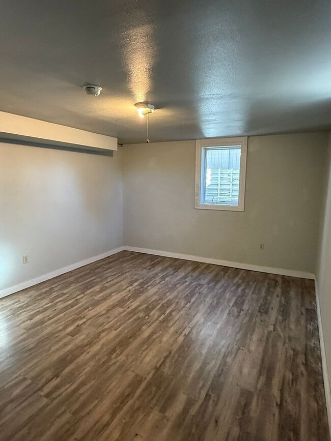 Building Photo - 434 Wicks Ln