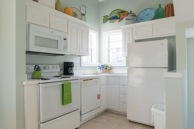 Building Photo - Beautiful 7-Bedroom Beachfront Home on 30A