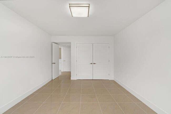 Building Photo - 6770 Indian Creek Dr