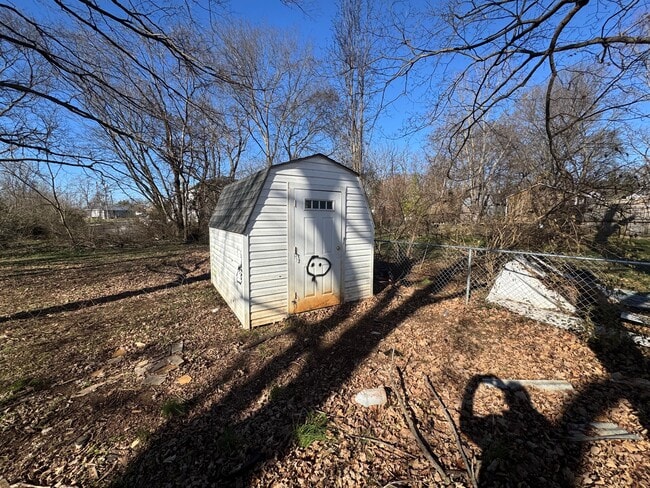 Building Photo - 1533 N Sunrise Dr