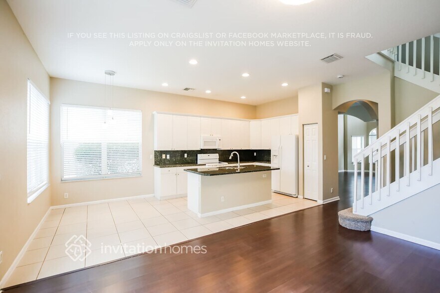 Building Photo - 1145 E Magnolia Cir