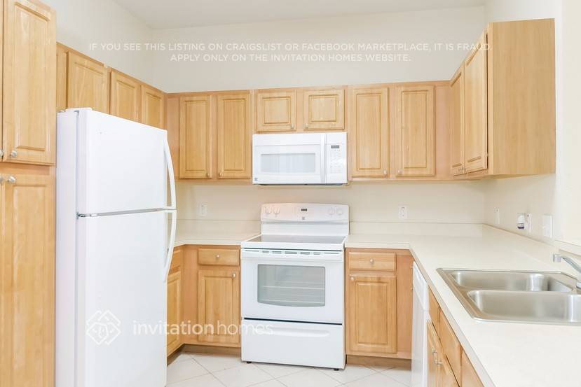 Building Photo - 1934 Magical Ln