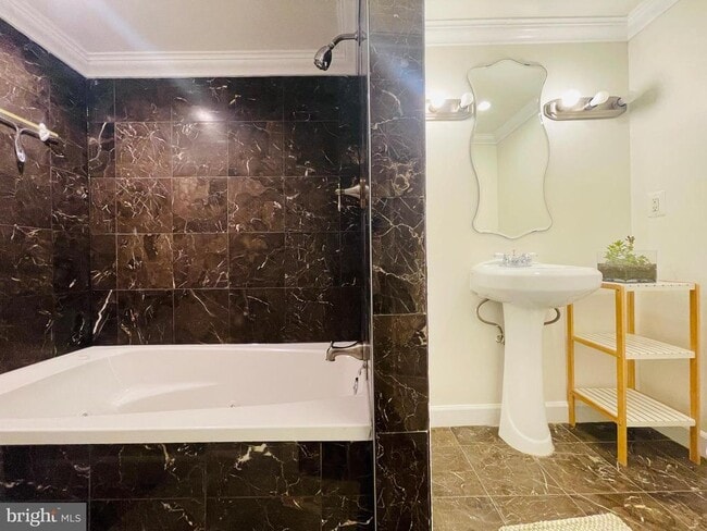 Building Photo - 928 Venice Dr