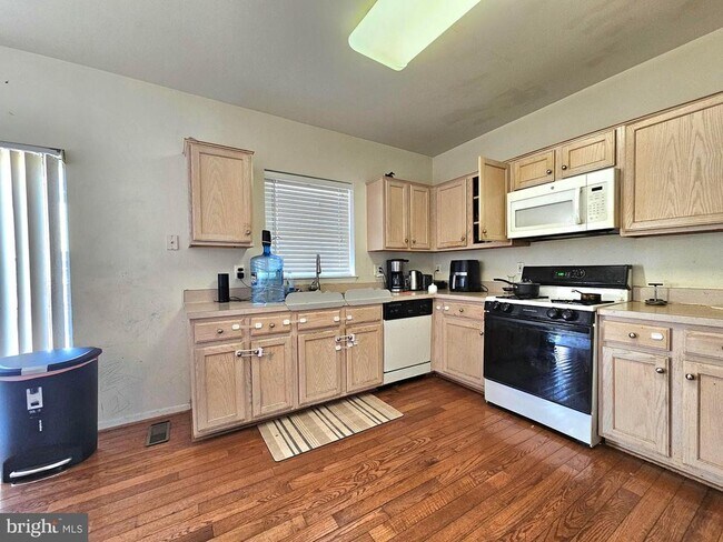Building Photo - 7427 Ardglass Ct