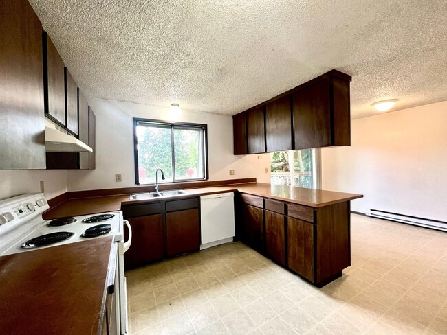 Building Photo - Upper-Floor Unit in Fourplex near Tacoma Mall