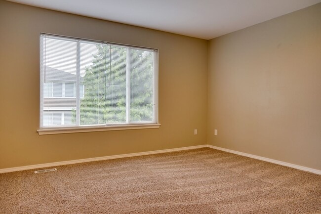 Building Photo - Lakeland Hills 2 Story
