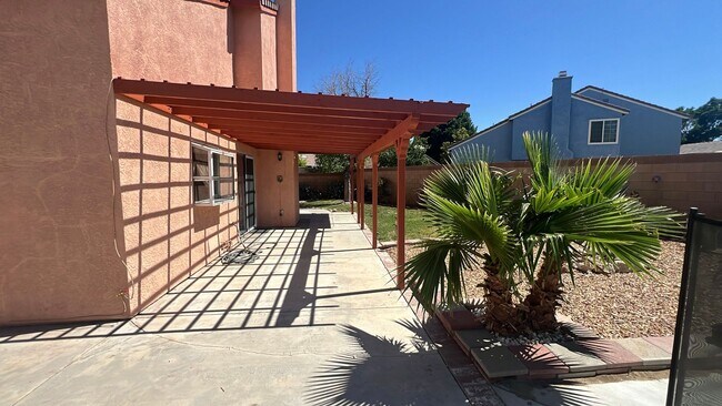 Building Photo - East Palmdale Home