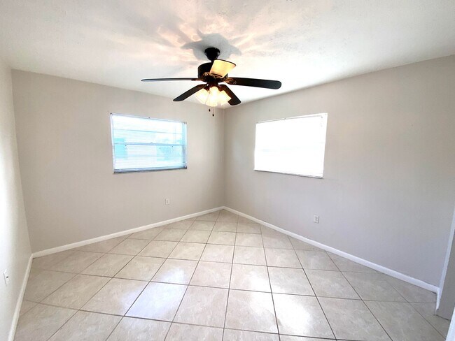Building Photo - 4557 W Alhambra Cir