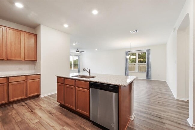 Building Photo - 100 Jarbridge Dr