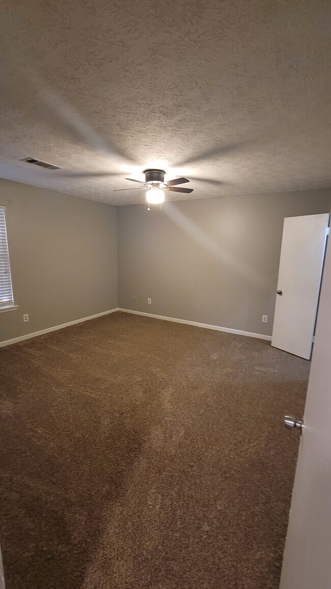 Building Photo - 317 Peachtree Dr